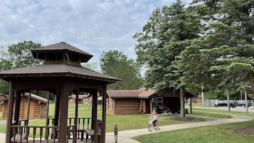 Chalet rustique Confort | Rideaux d’obscurcissement, fer et planche à repasser