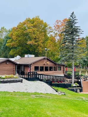 Exterior - Lost Arrow Resort (Gladwin)