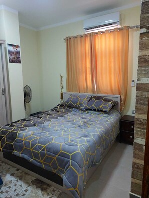 2 bedrooms, iron/ironing board, WiFi