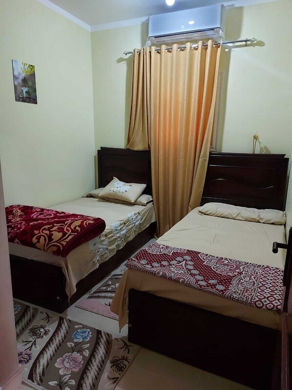 2 bedrooms, iron/ironing board, WiFi