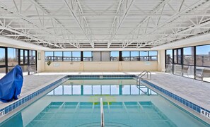 Piscina coberta i piscina a l'aire lliure