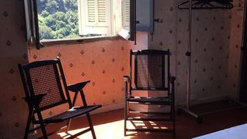 8 slaapkamers, een strijkplank/strijkijzer, wifi, beddengoed