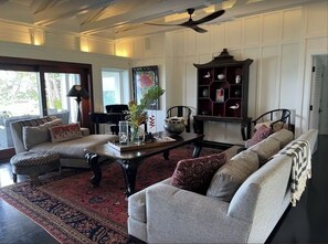 Smart TV, DVD player, table tennis, books