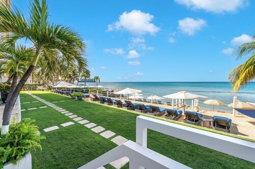 Beachfront 2BR Walk-Out | King + Queen, Pool