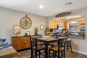 Dining - Branson Escape ~ Pointe Royale Resort Condo ~ Pet Friendly ~ Sleeps 6 (Branson)