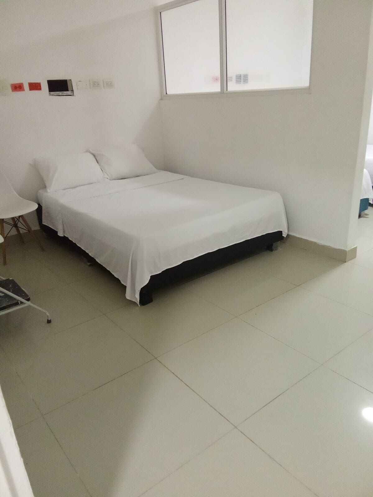 ノートパソコン用作業スペース、遮光カーテン、アイロン / アイロン台、WiFi (無料)