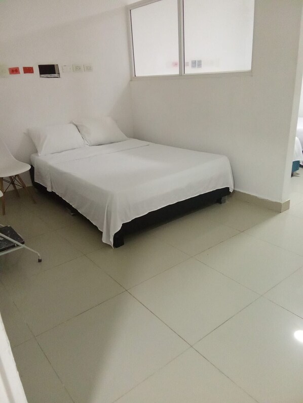 Laptop workspace, blackout curtains, iron/ironing board, free WiFi