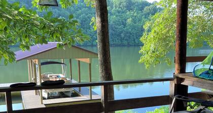 Cozy Waterfront 1-bedroom with WiFi and AC in charming Harriman