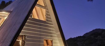 Chalet in the middle of the icy mountains of Urubici-