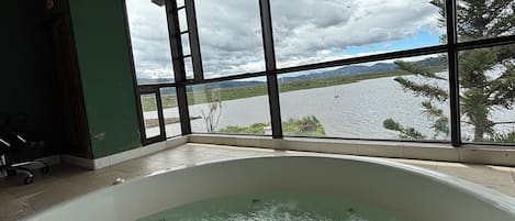 Private spa tub