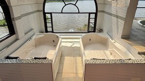 Private spa tub - Hotel Refugio el Santuario - Comfacundi (Fúquene)