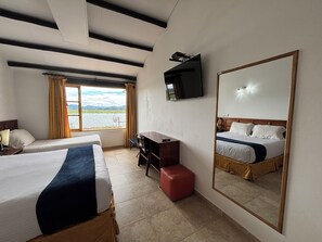 Classic Triple Room | Desk, free WiFi - Hotel Refugio el Santuario - Comfacundi (Fúquene)