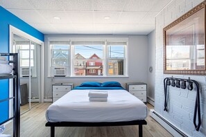 9 bedrooms, desk, iron/ironing board, WiFi