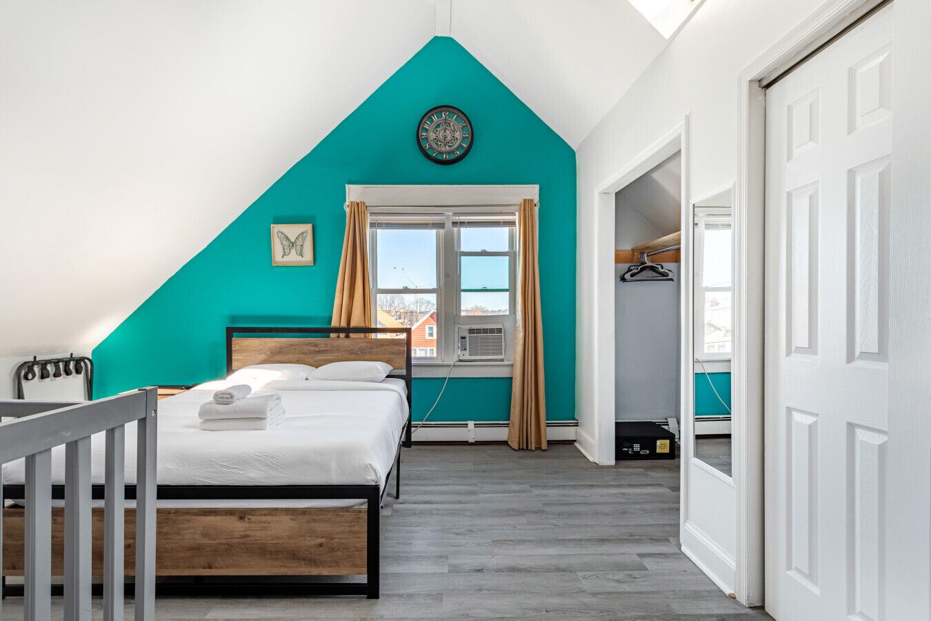 9 habitaciones, escritorio, tabla de planchar con plancha y wifi 