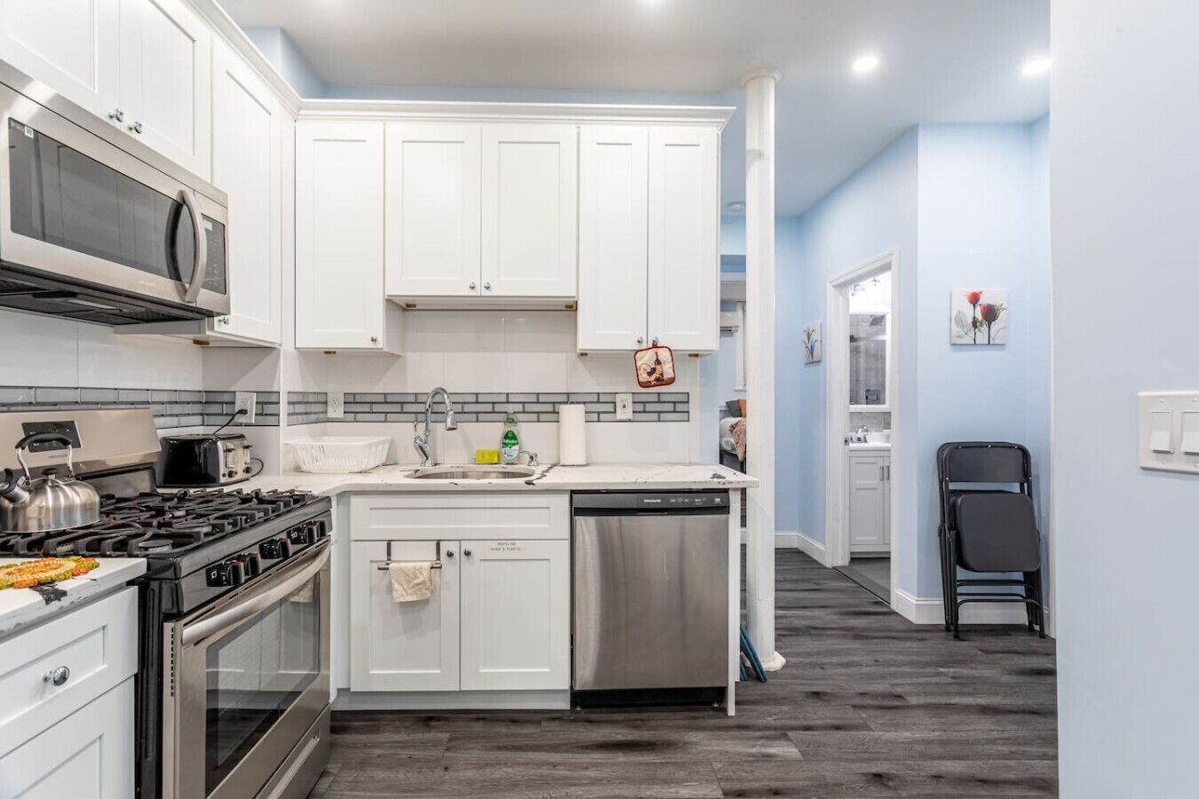 Frigorifero, microonde, forno, piano cottura