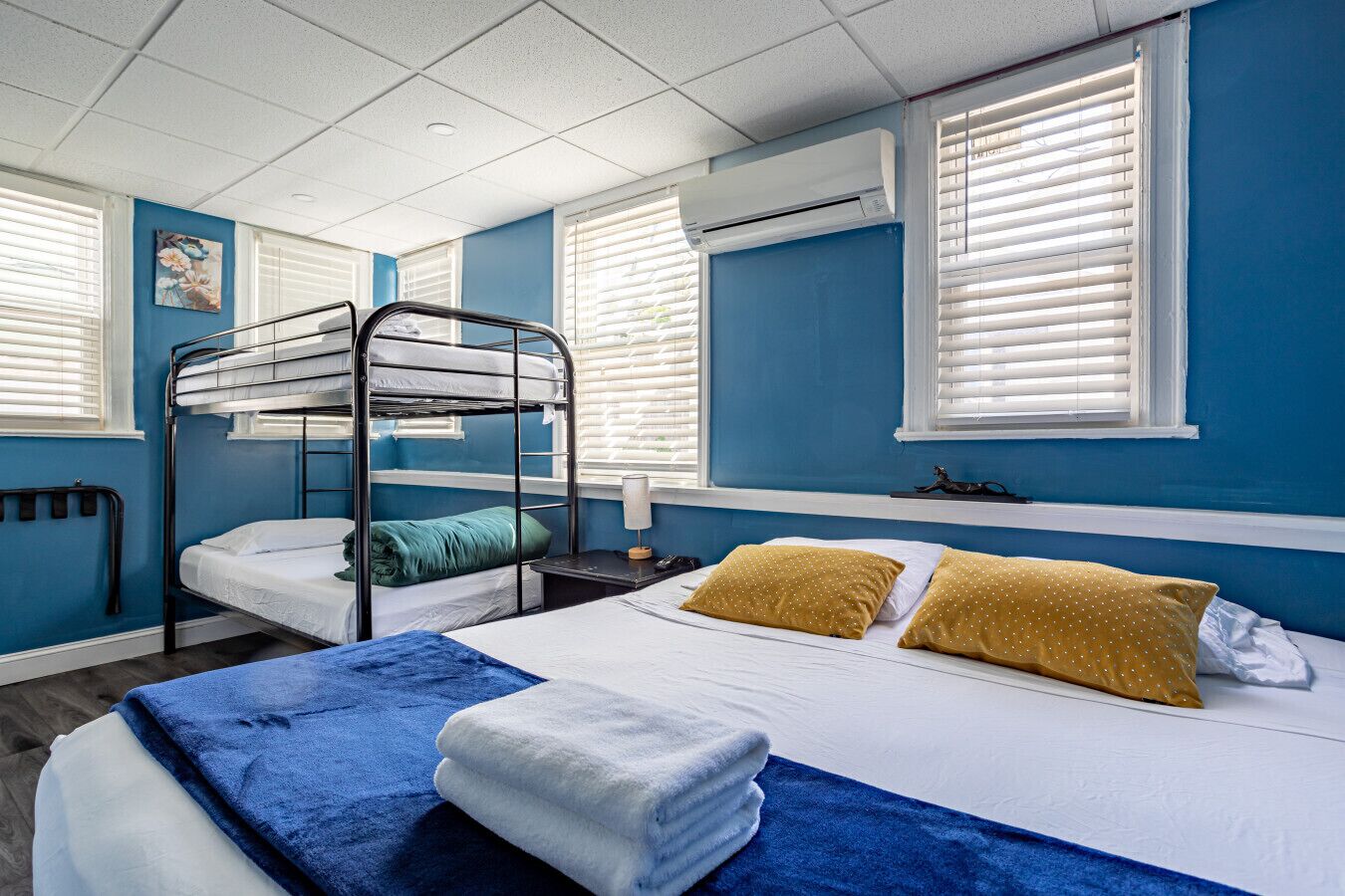 4 Schlafzimmer, Schreibtisch, Bügeleisen/Bügelbrett, Reisekinderbett