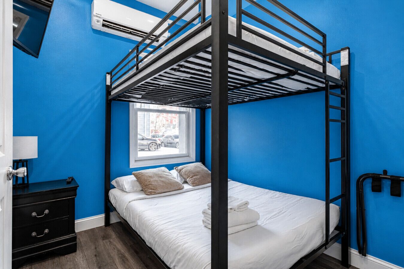 4 bedrooms, desk, iron/ironing board, travel cot