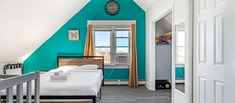 Spacious 4BR (10 Beds) | NYC Transit + Parking