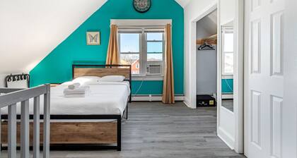 Spacious 4BR (10 Beds) | NYC Transit + Parking