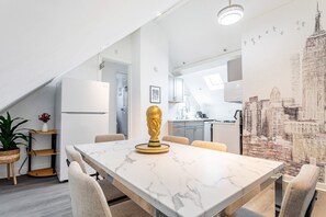 Dining - Penthouse 4BR — 4BR/2BA/9 Beds (Bayonne)