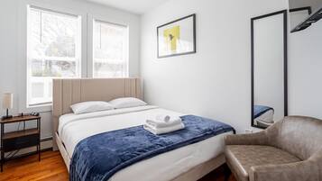 4 bedrooms, desk, iron/ironing board, WiFi