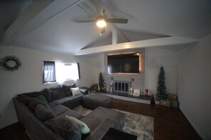 Smart TV, fireplace, video games - CHARMING HOUSE ON THE NAUTICAL MILE (St. Clair Shores)