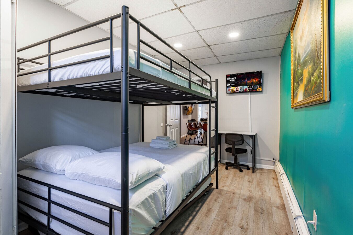 3 habitaciones, tabla de planchar con plancha, cuna de viaje y wifi 