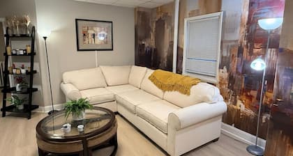 Deluxe 4BR Duplex | Sleeps 16+ | Near NYC