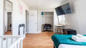 4 bedrooms, desk, iron/ironing board, travel crib