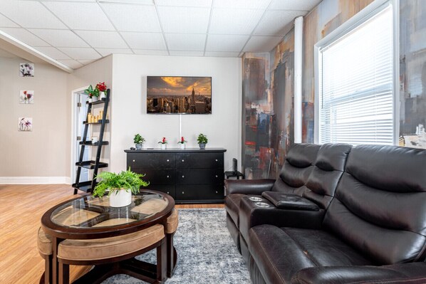 Interior - Deluxe 4BR Duplex | Sleeps 16+ | Near NYC (Bayonne)