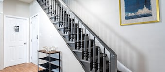 Deluxe 4BR Duplex | Sleeps 16+ | Near NYC