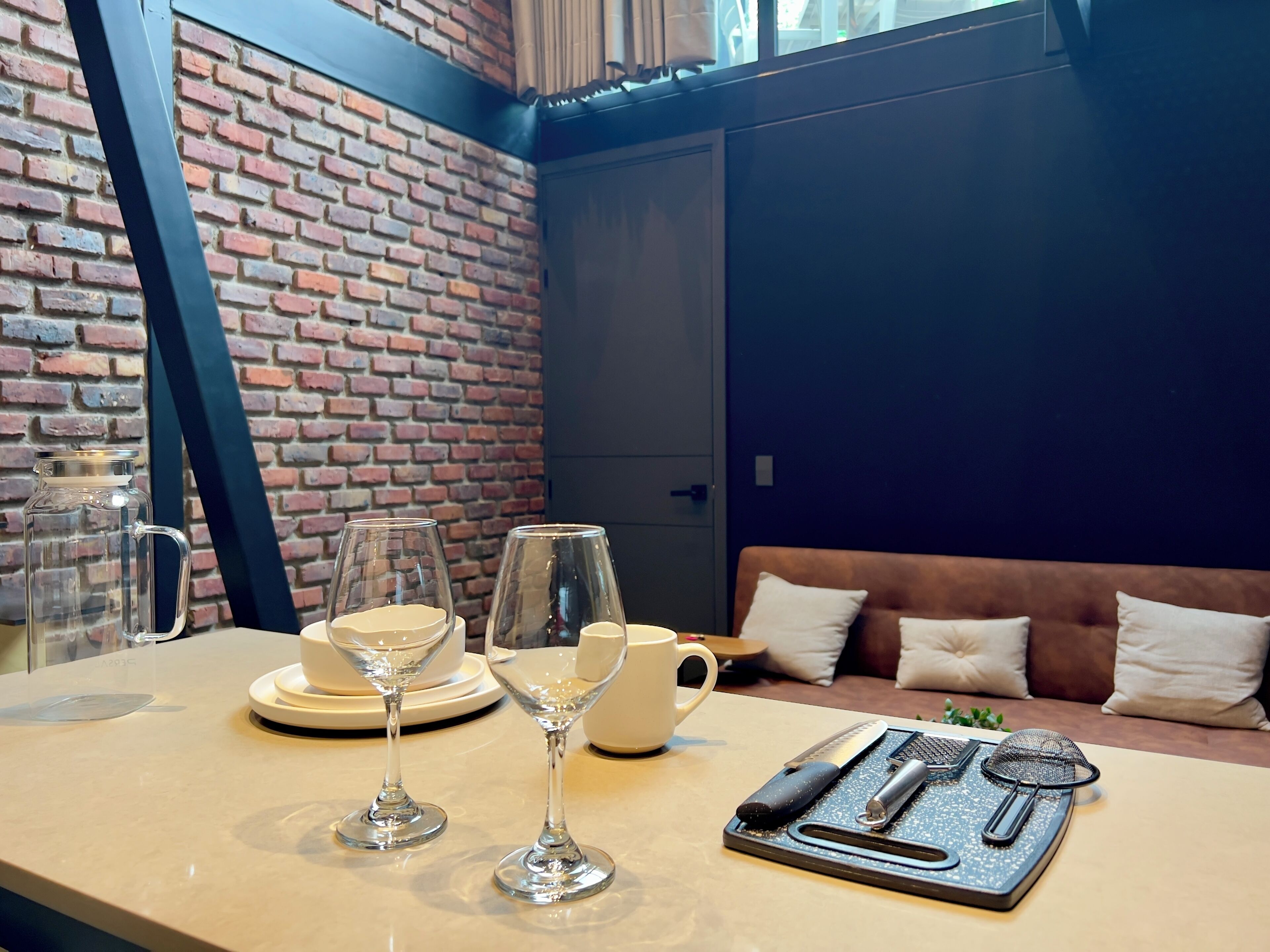 Deluxe Duplex | Private kitchen | Fridge, microwave, stovetop, coffee/tea maker