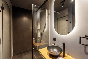 Shower, hair dryer, towels, soap - Blok Living  (Medellín)