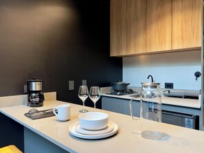 Fridge, microwave, stovetop, coffee/tea maker - Blok Living  (Medellín)