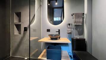 Alloggio Deluxe su due livelli | Bagno | Doccia, asciugacapelli, asciugamani, sapone