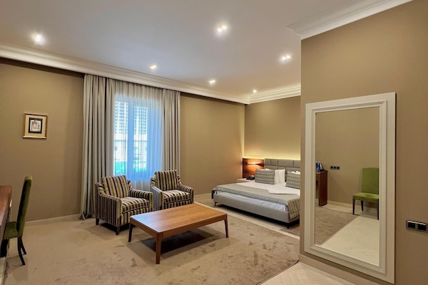 Habitación doble Deluxe, vista al patio | 1 habitación, ropa de cama de alta calidad y camas con efecto memoria