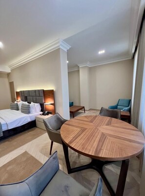 Luxury Double Room | Premium bedding, memory foam beds, in-room safe, desk - Plaza Viktoria Hotel Yerevan  (Yerevan)