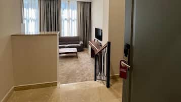Habitación doble de lujo, 1 cama King size y sofá cama, para no fumadores | 1 habitación, ropa de cama de alta calidad y camas con efecto memoria