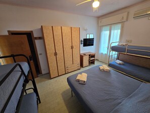 Comfort Room, Balcony | In-room safe, free WiFi, bed sheets - Hotel Rosa (Gatteo)