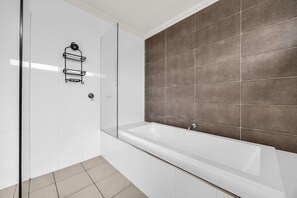Shower - Haven on the Headland (Merimbula)