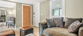 Cozy 1-bedroom with WiFi and AC in quaint Keego Harbor