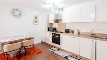 Microondas, horno y lavavajillas