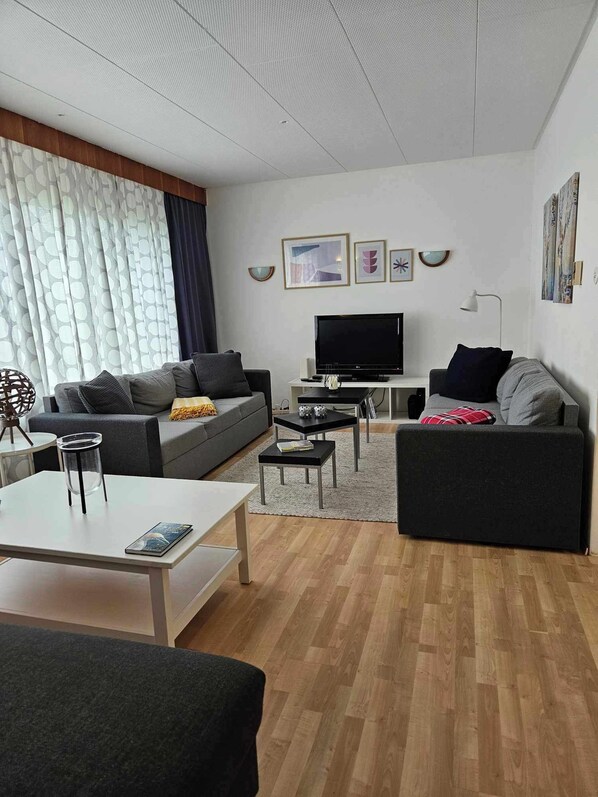 Smart TV - Spacious 4-bedroom villa in charming Súðavík with WiFi (Súðavík)