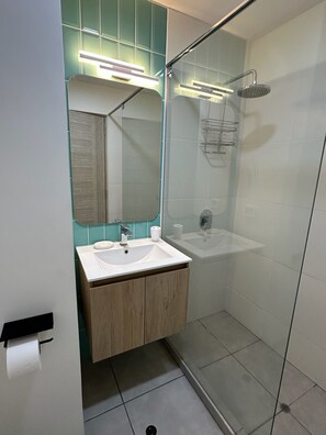 Toallas, papel higiénico