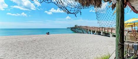 Espreguiçadeiras, toalhas de praia