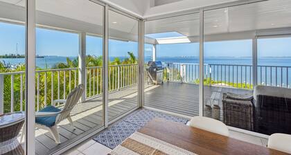 Stunning waterfront retreat w/ panoramic view, spectacular sunsets & Heated pool