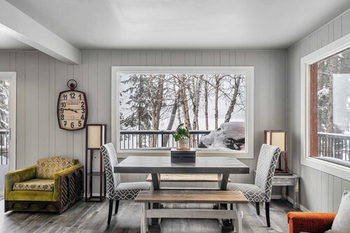 Lakefront Cabin • Extra Trailer/RV Spot • Fire Pit