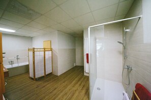 Hårføner og håndklær