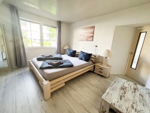 2 soverom og skrivebord