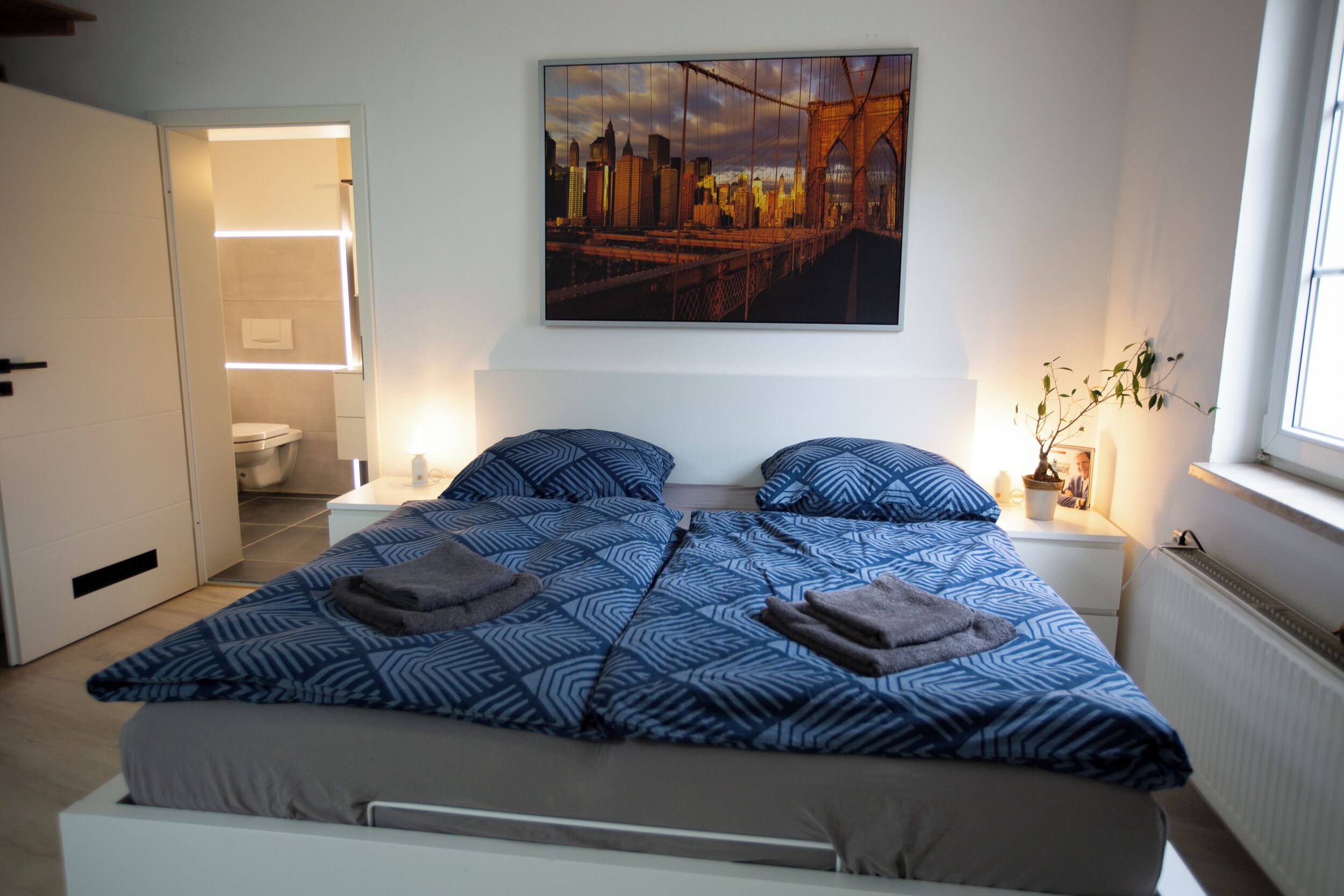 1 soverom og skrivebord